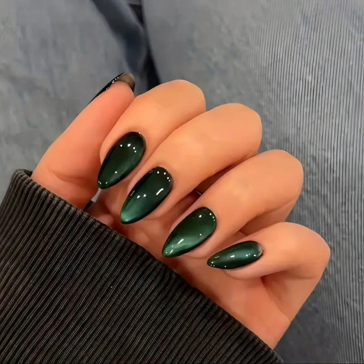 Artificial nail set with elegant high gloss and stiletto design Kalsten