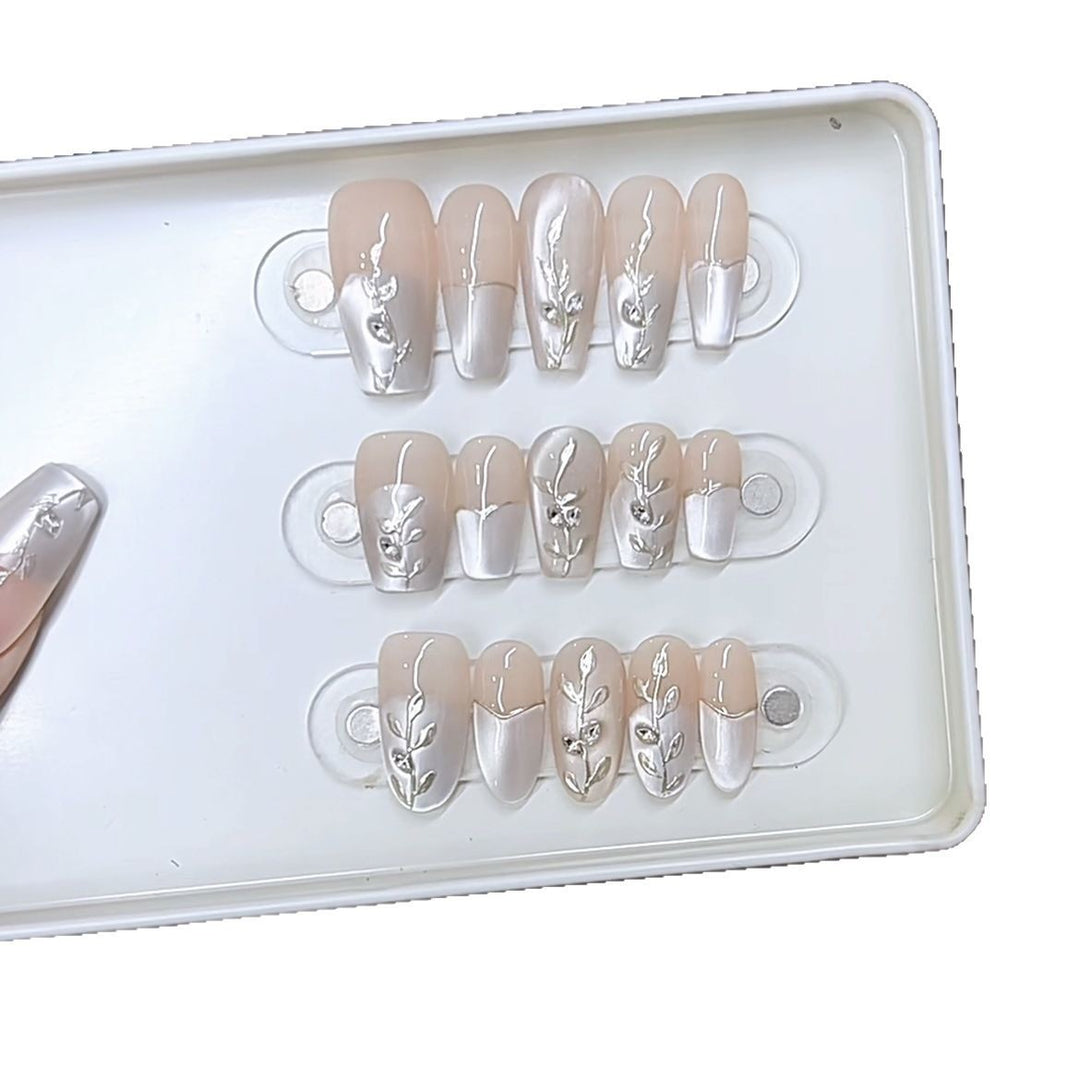 Luxurious Floral Embellished Press-On Nails Kalsten