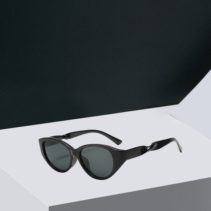 Women Vintage-inspired Sunglasses with Textured Frame Kalsten