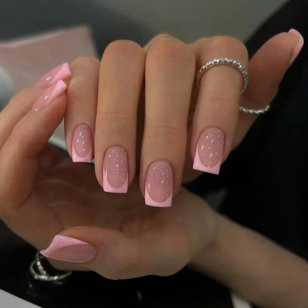 Artificial nail set with modern French tips and elegant shine Kalsten