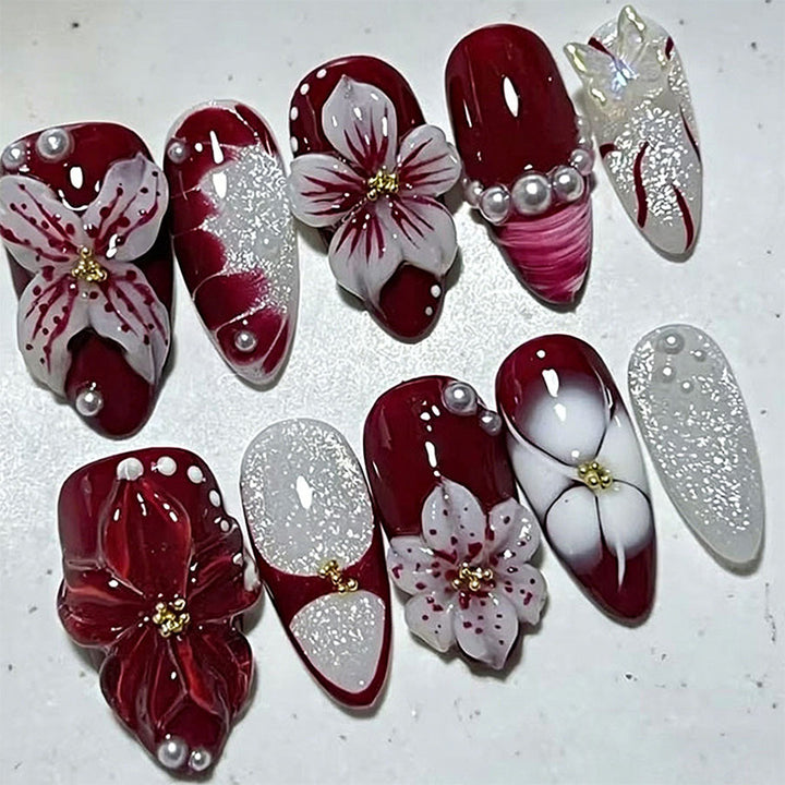 Artful nail set with floral accents Kalsten