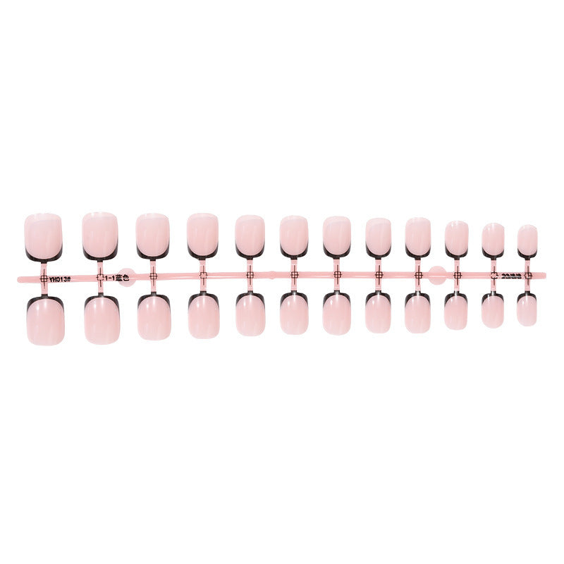 Art nail set with stylish black and white finish Kalsten