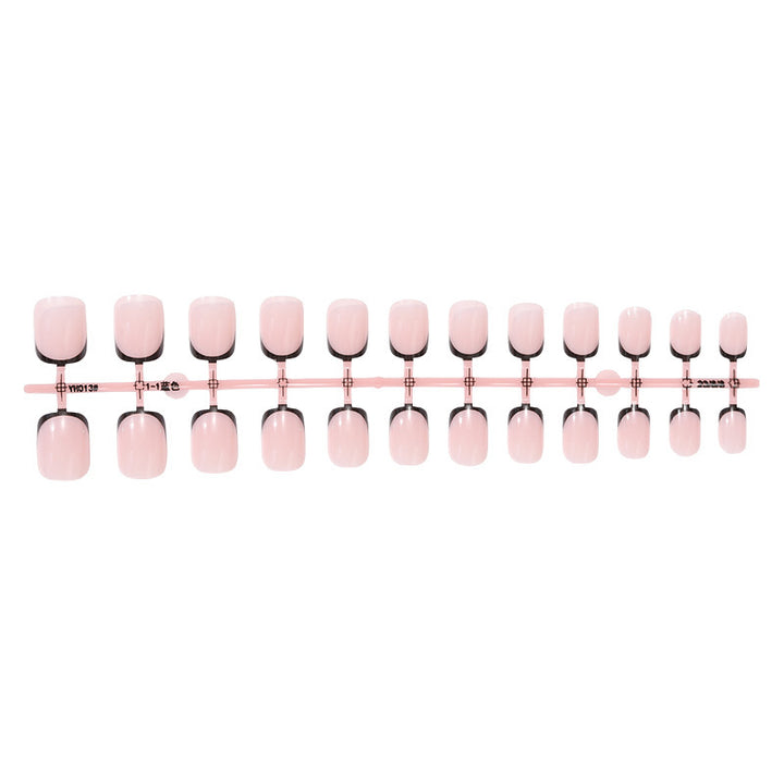 Art nail set with stylish black and white finish Kalsten