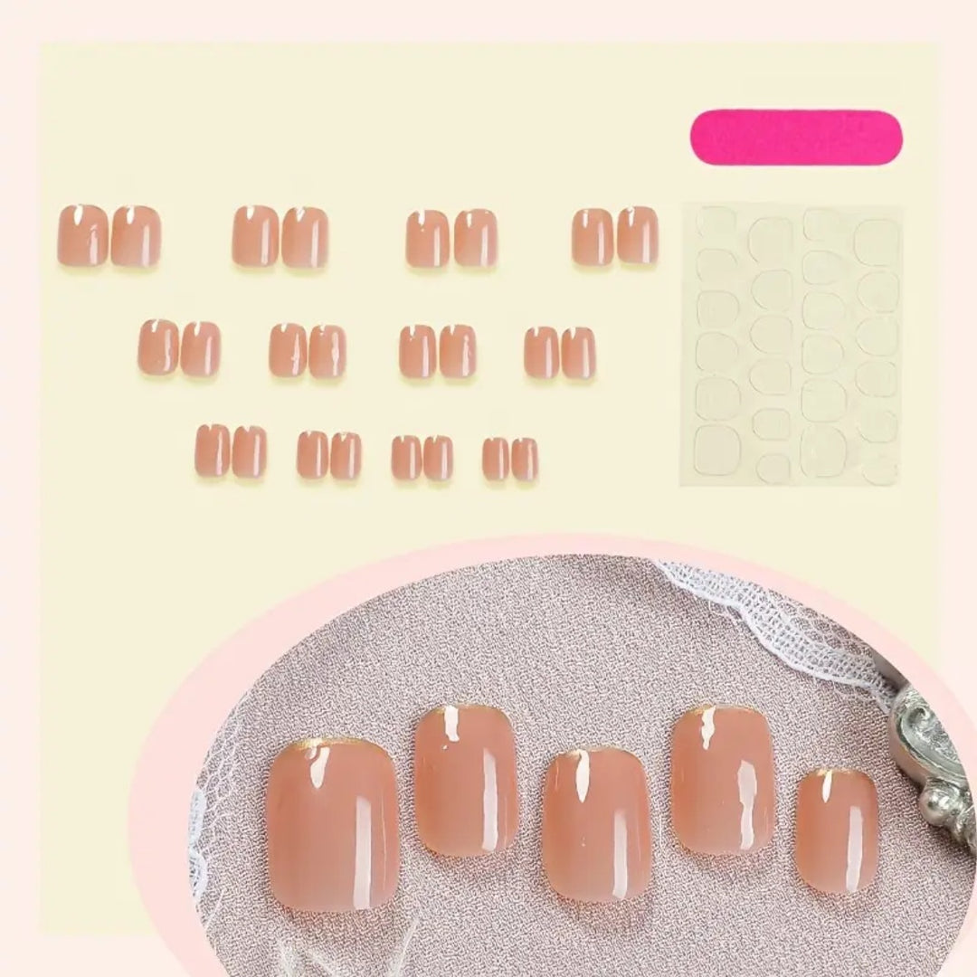 Nail art set with elegant gold accents Kalsten