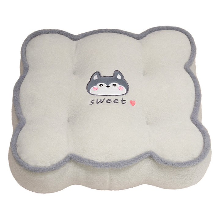 Plush pillow with animal-friendly design Kalsten