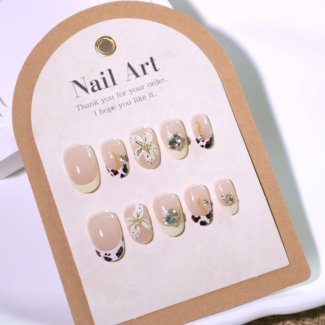 Exclusive nail art with floral design and glitter accents Kalsten