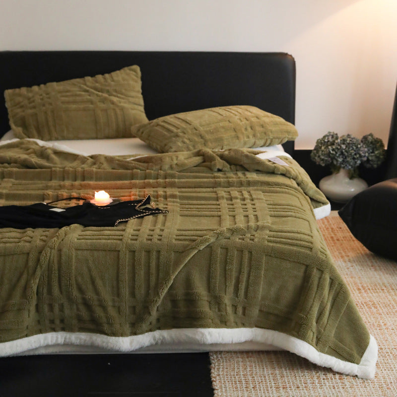 Reversible cozy bedspread set with Sherpa lining and textured check pattern