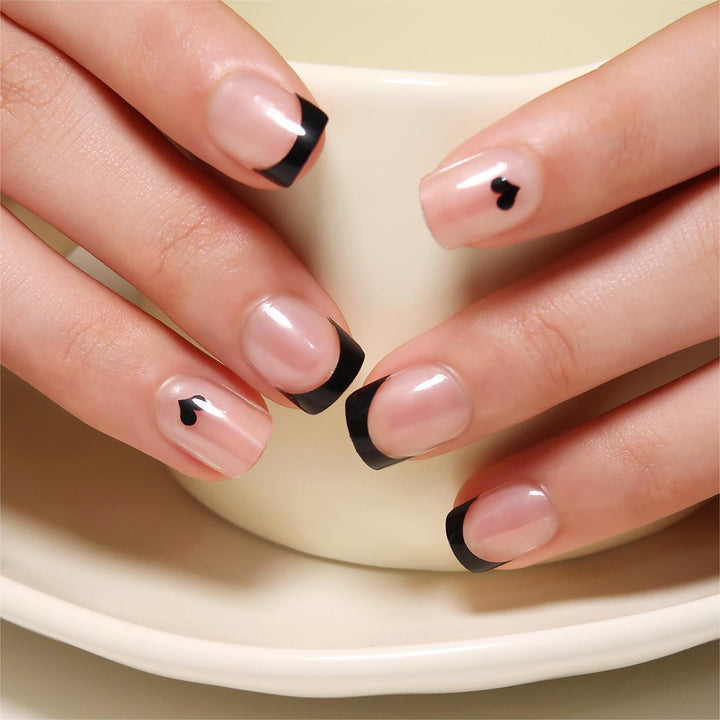Artful nail extensions with an elegant leaf pattern Kalsten
