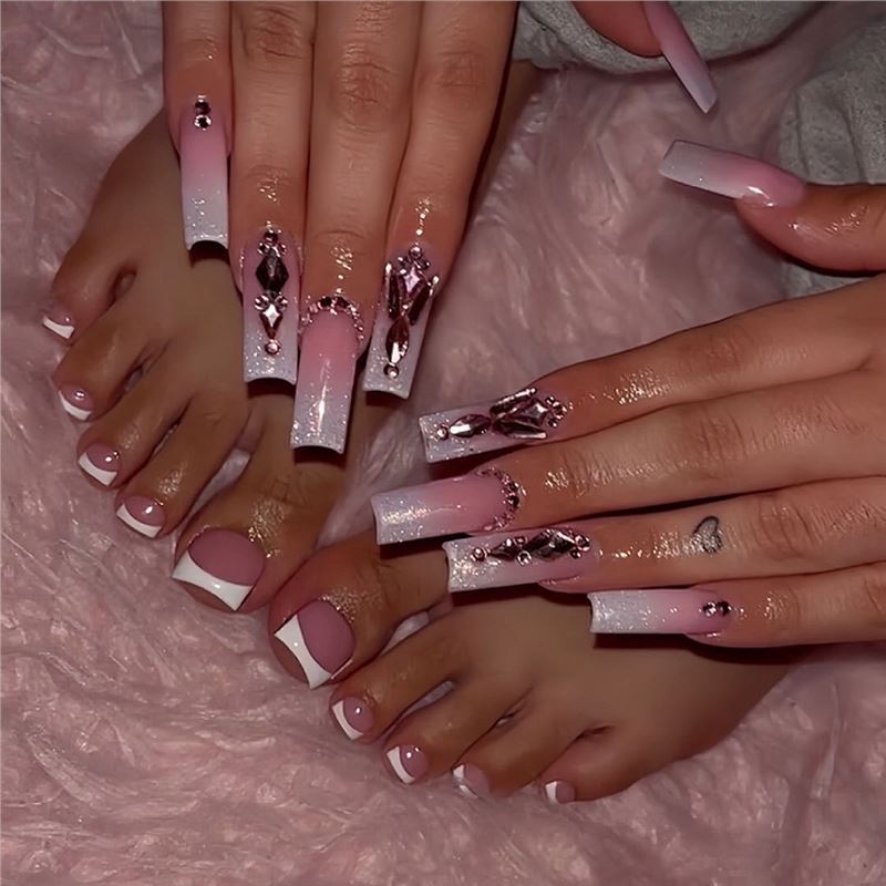Glamorous Rhinestone-Detailed Press-On Nail Set Kalsten