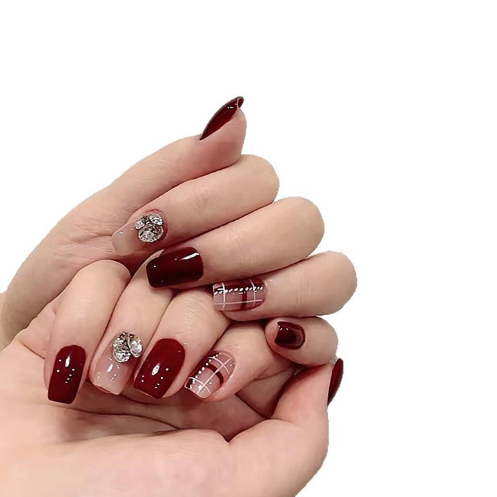 Artificial nail set with elegant, shimmering design and creative accents Kalsten