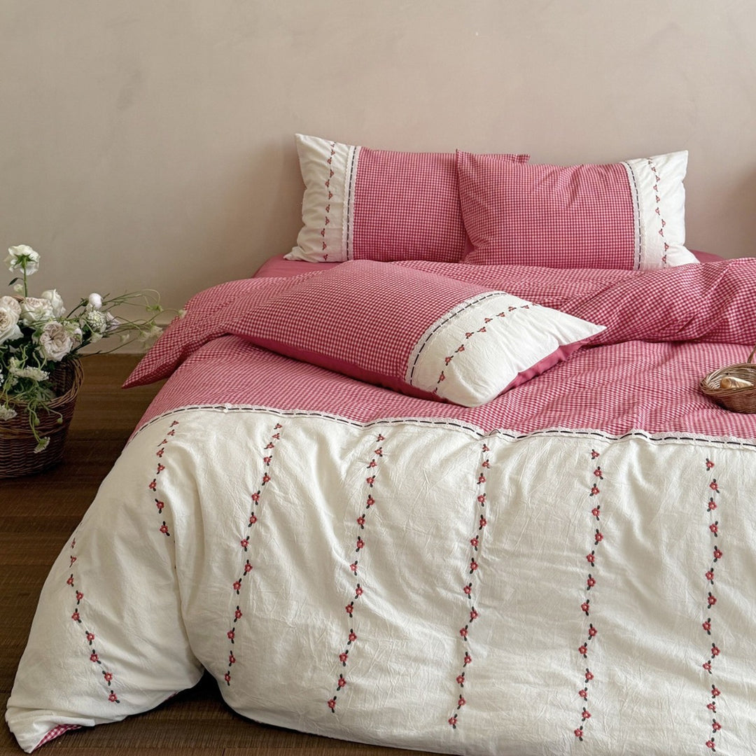 Bedding set made of cotton muslin with Vichy check and embroidered border