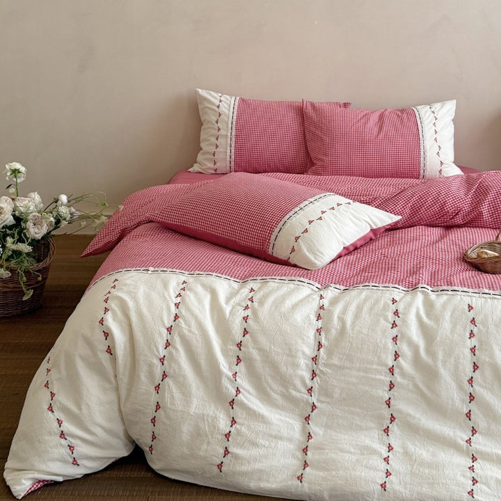 Bedding set made of cotton muslin with Vichy check and embroidered border