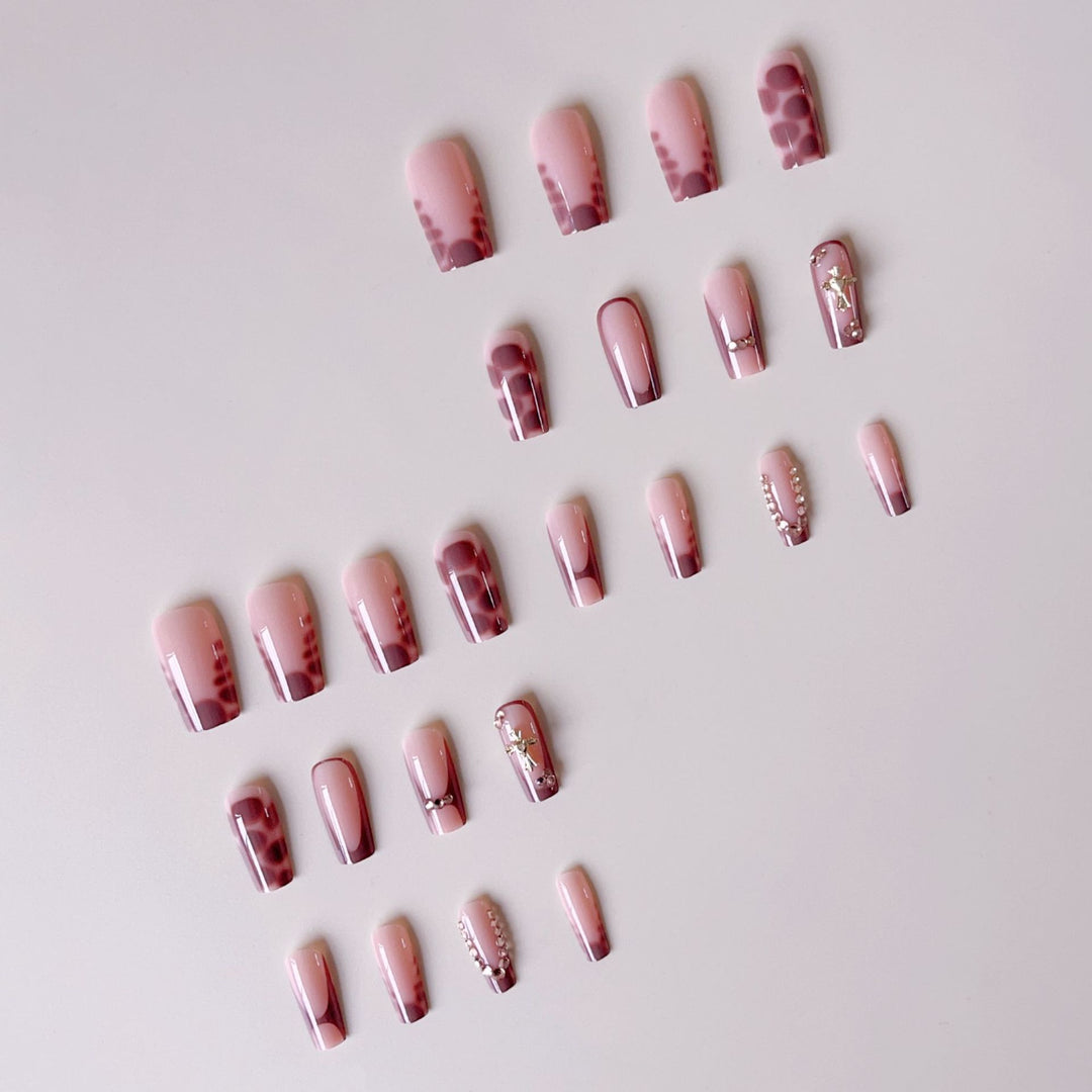 Nail art set with modern leopard patterns and sparkling accents Kalsten