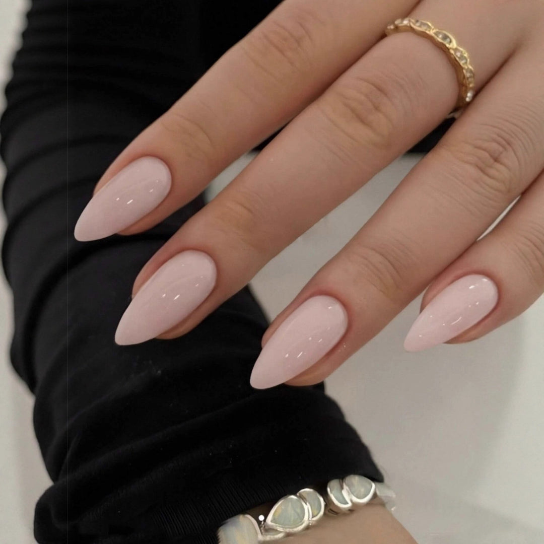 Artifical nail set with elegant, pointed and high-gloss nails Kalsten