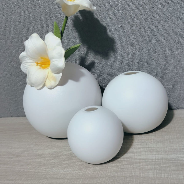 Minimalist Ceramic Sphere Planter Kalsten