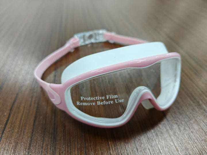 Swimming mask with adjustable comfort and clear field of vision Kalsten