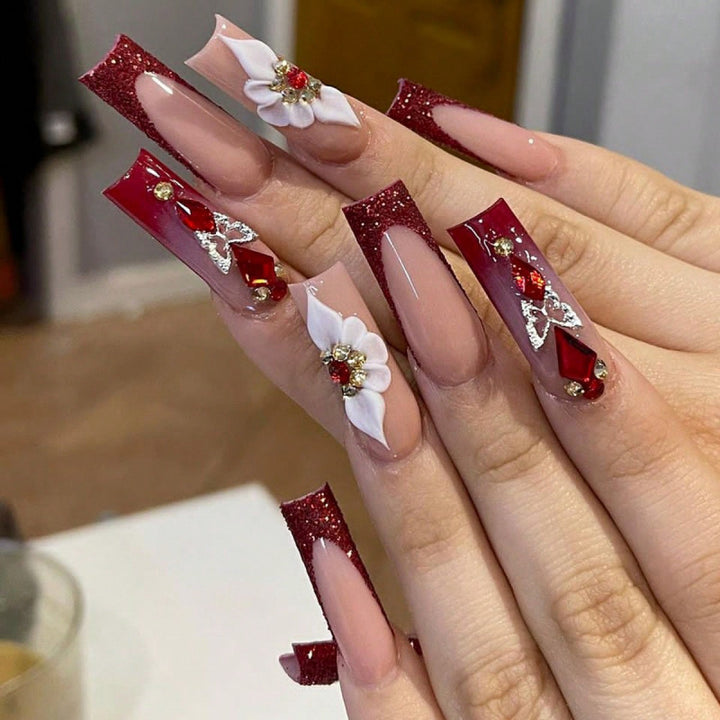 Elegant Artificial Nail Tips with Gold Accents Kalsten
