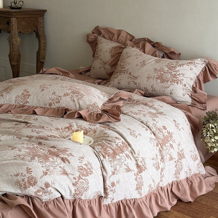 Romantic duvet cover set with jacquard flower pattern and ruffle edges