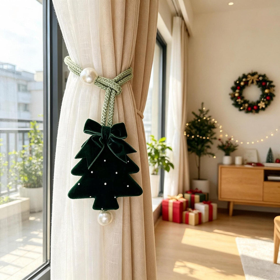 Charm pendant in Christmas tree design