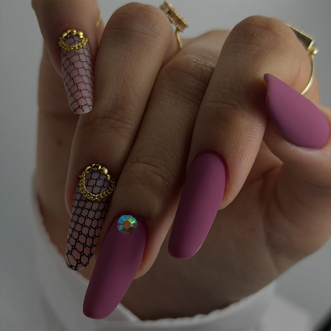 Artificial nails with unique network design and glamorous accents Kalsten