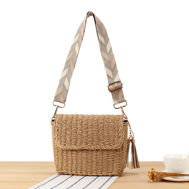 Shoulder bag made of hand-knotted natural material with decorative macramé elements Kalsten