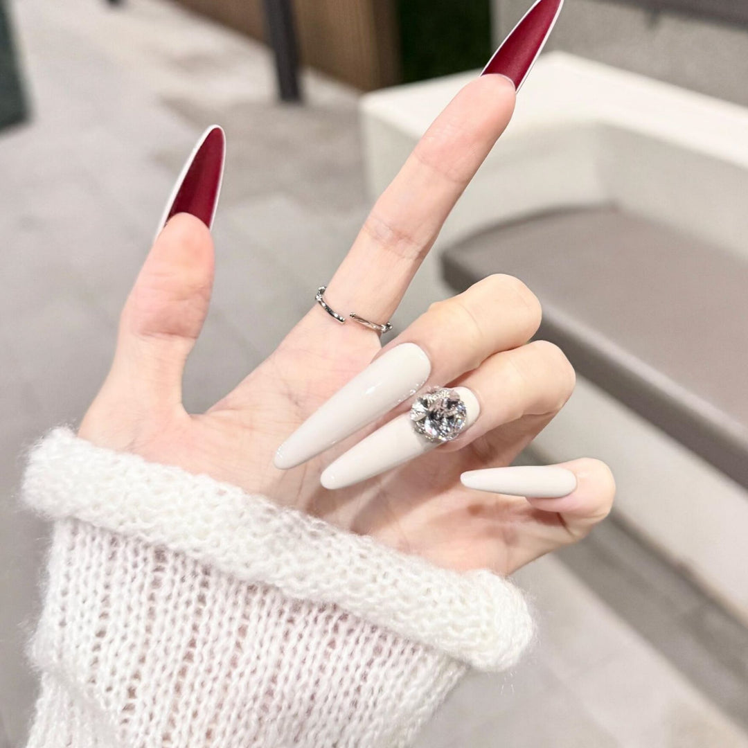 Artificial nails with elegant glitter accent Kalsten