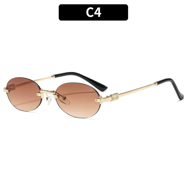 Sophisticated Oval Frame Sunglasses with Luxurious Detailing