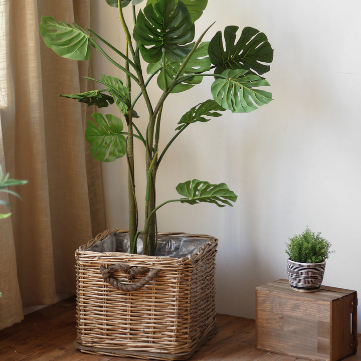 Storage basket with handcrafted details Kalsten