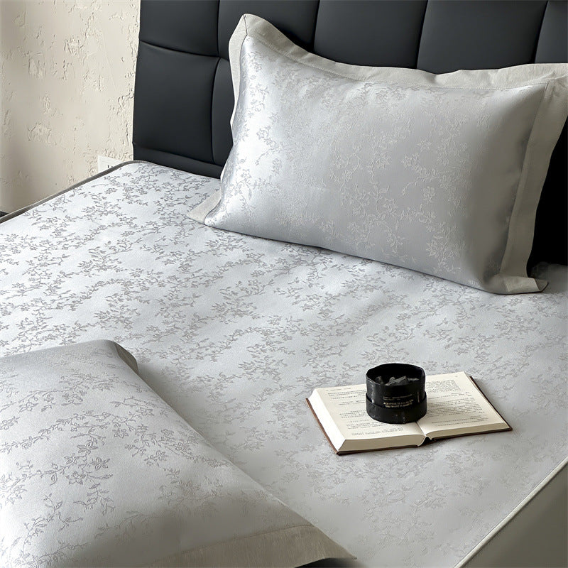Finely woven satin fitted sheet with floral jacquard relief and reinforced all-round elastic