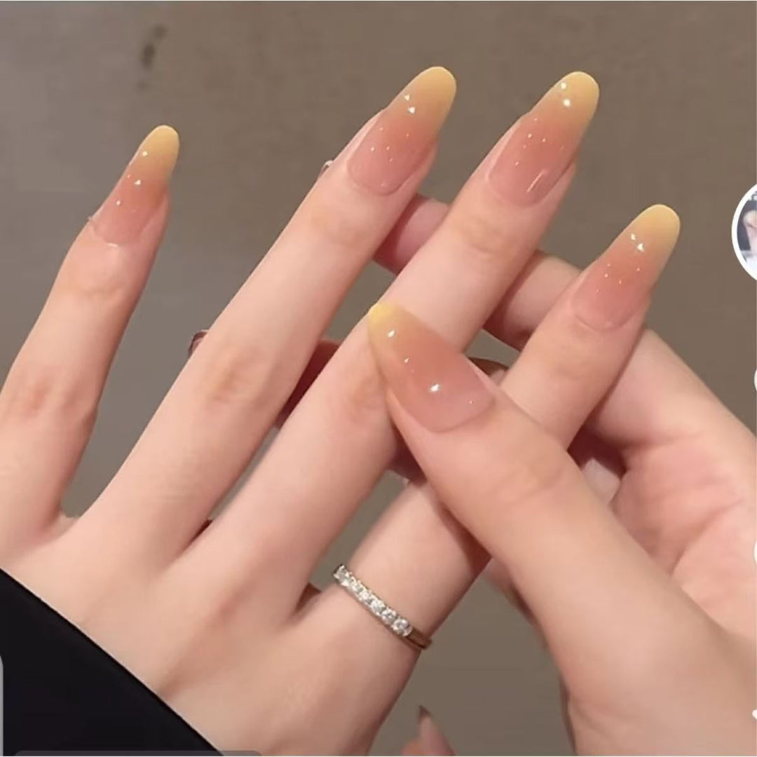 Artificial nails with glamorous rhinestone decorations Kalsten