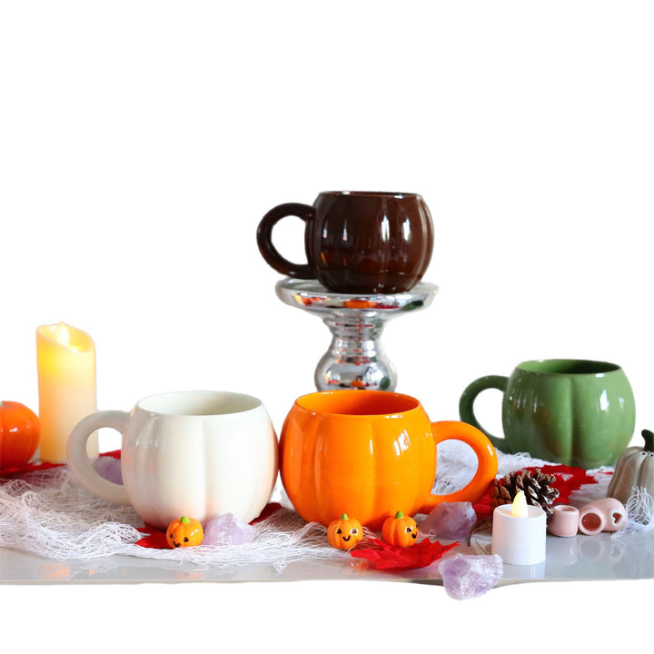 Ceramic mug with ergonomic handle and ribbed balloon shape