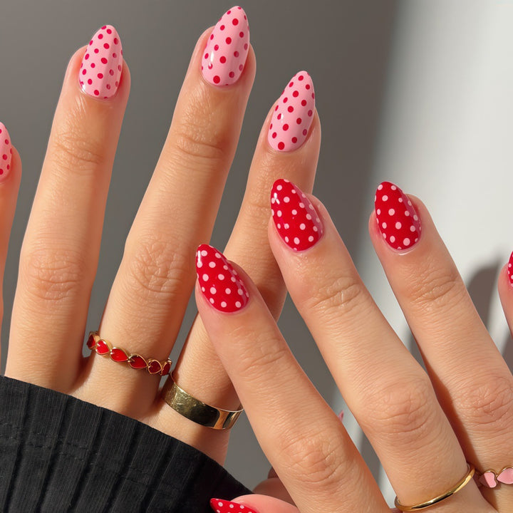 Artificial nails with trendy Polka Dot Design Kalsten