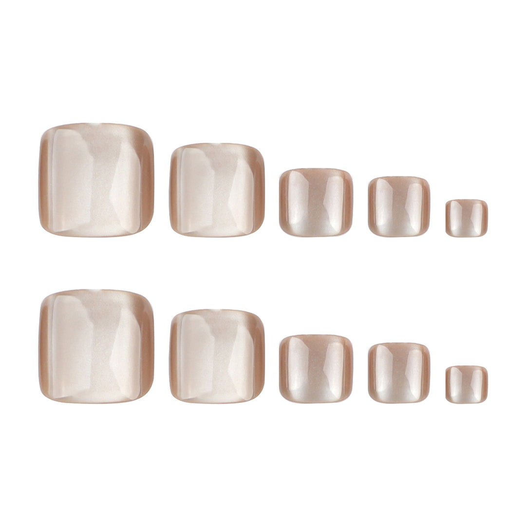 Artful toenail design with glossy accents Kalsten
