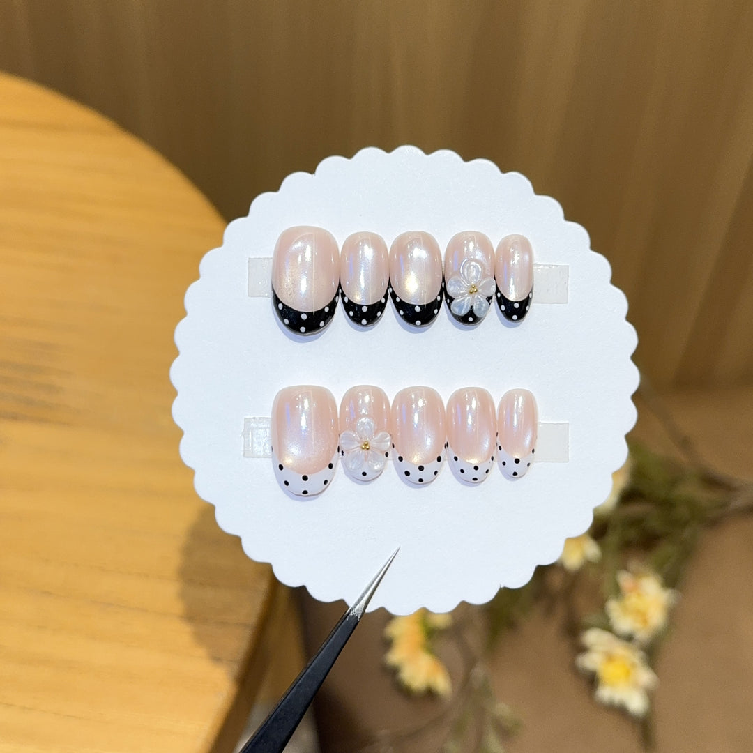 Decorative artificial nails with elegant accents Kalsten