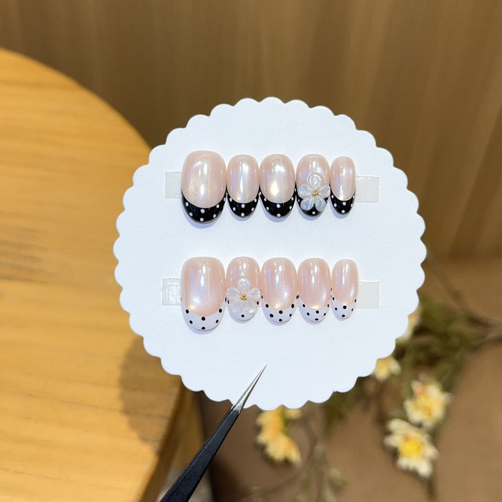 Decorative artificial nails with elegant accents Kalsten