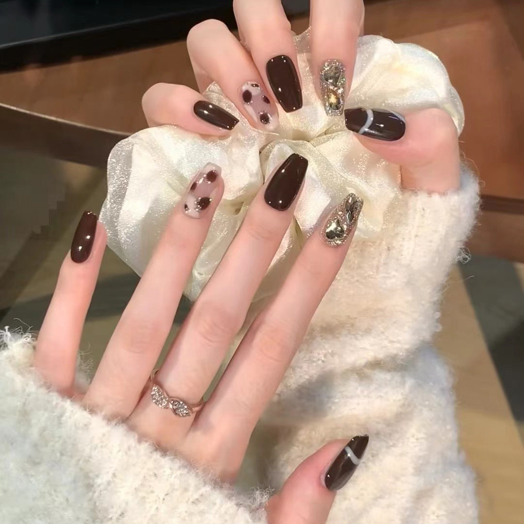 Creative Gel-Nails with Elegant Accents Kalsten