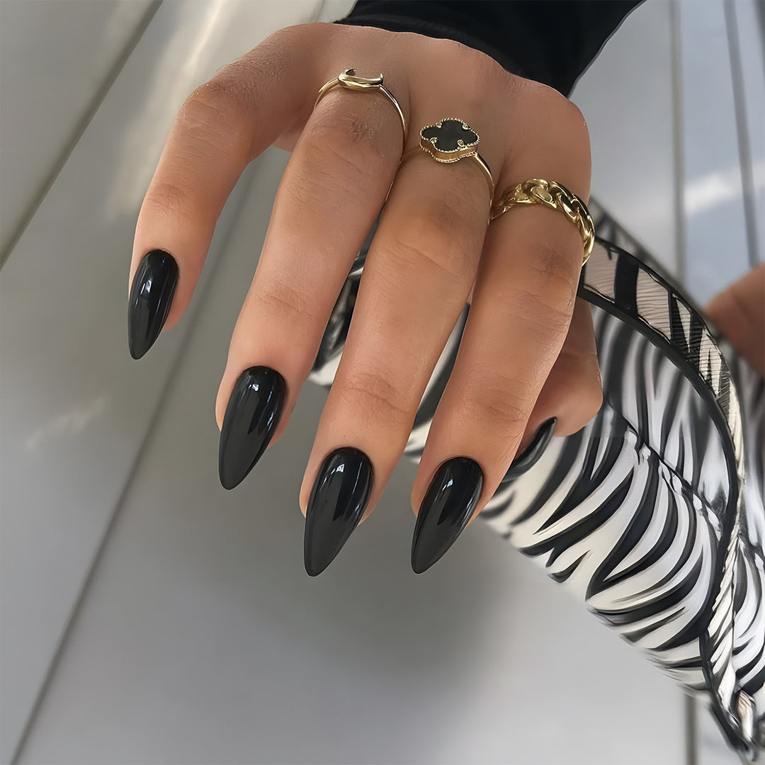 Artificial nails with elegant stiletto design Kalsten
