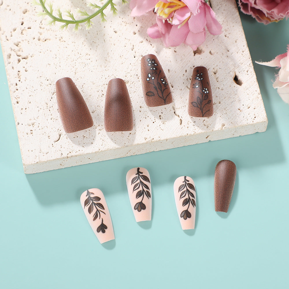 Artificial nails in an elegant and natural design Kalsten