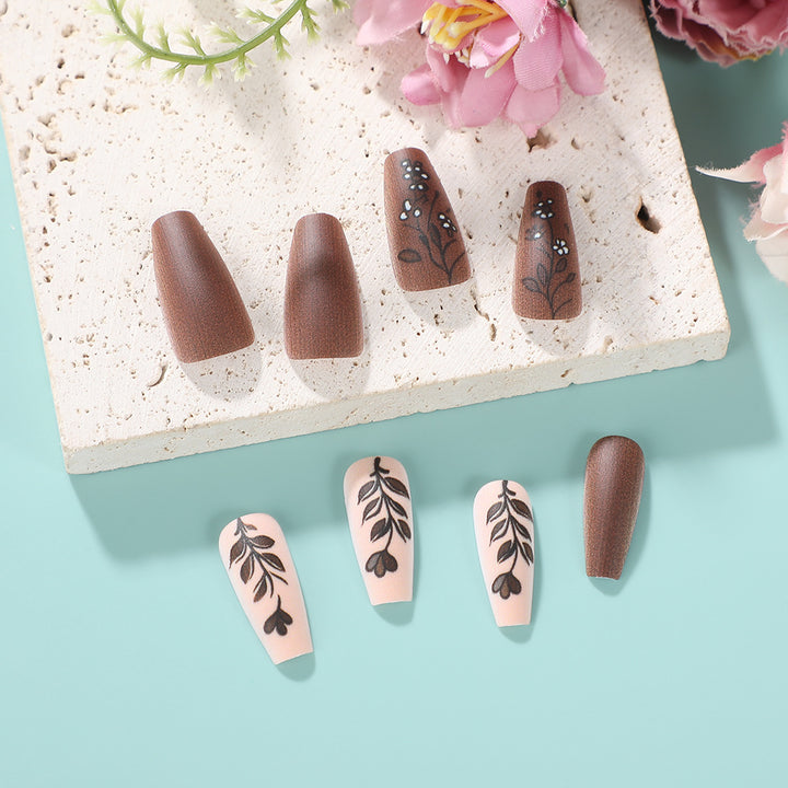 Artificial nails in an elegant and natural design Kalsten