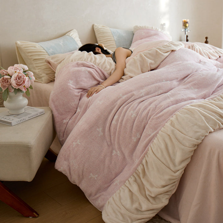 Reversible bedding set made of soft microfiber with ruffle and star pattern