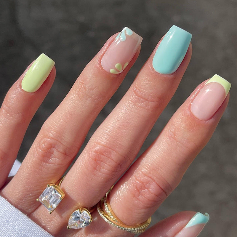 Artful nail extensions in trendy floral design Kalsten