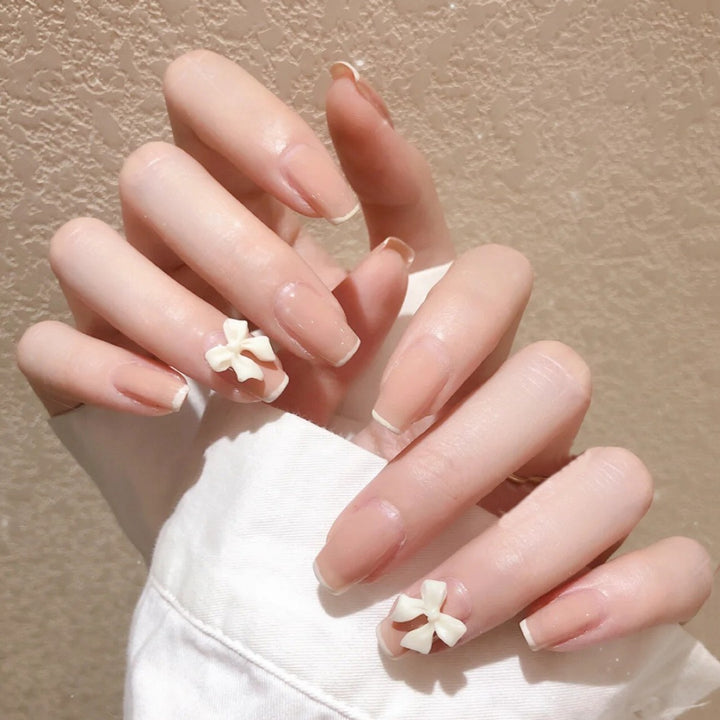 Artificial nails with elegant bow accents and pearl decorations Kalsten