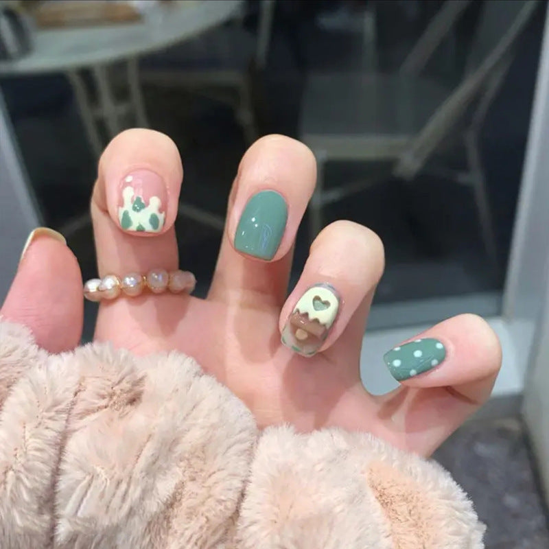 Nail set with intricate design Kalsten