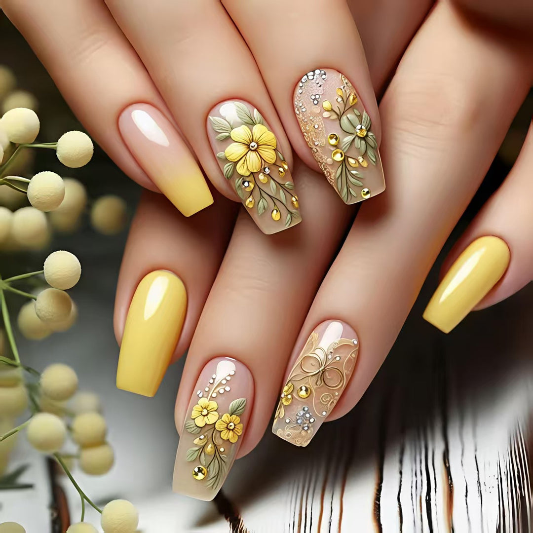 Artificial nails with floral embellishments and glitter Kalsten