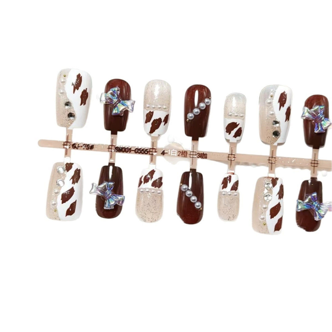 Artificial nails with sparkling rhinestone and bow accents Kalsten
