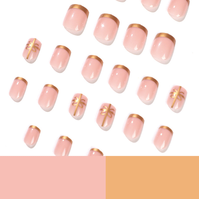 Elegant nail design with gold accents Kalsten