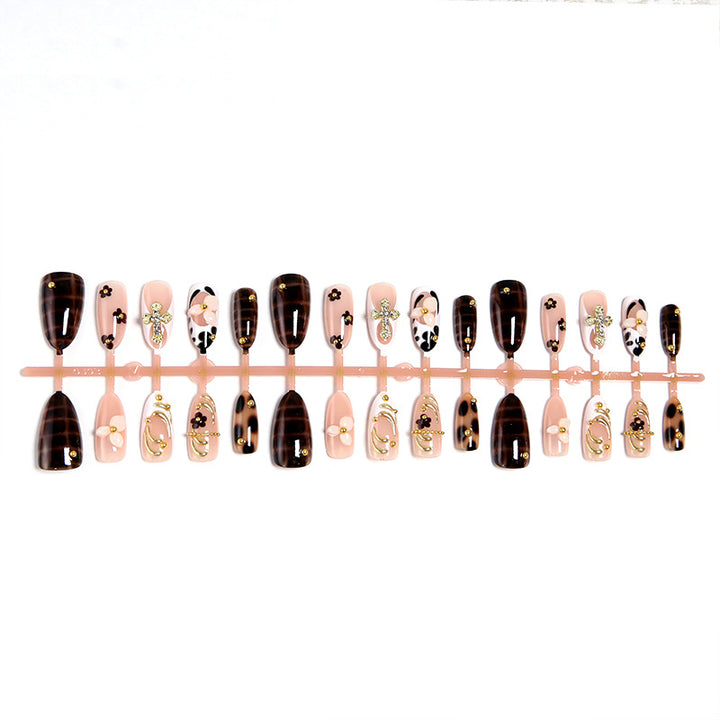 Artificial nails set with elegant gold accents and floral embellishments Kalsten