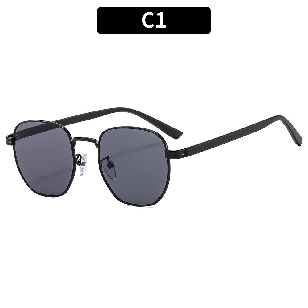 Retro-Inspired Geometric Frame Sunglasses