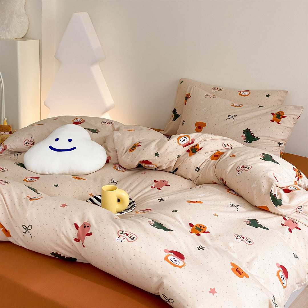 Children's bedding set with playful animal and smile print
