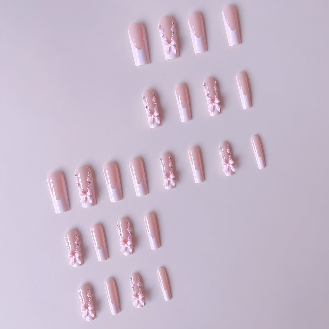 Nail set with elegant 3D flower and pearl decorations Kalsten